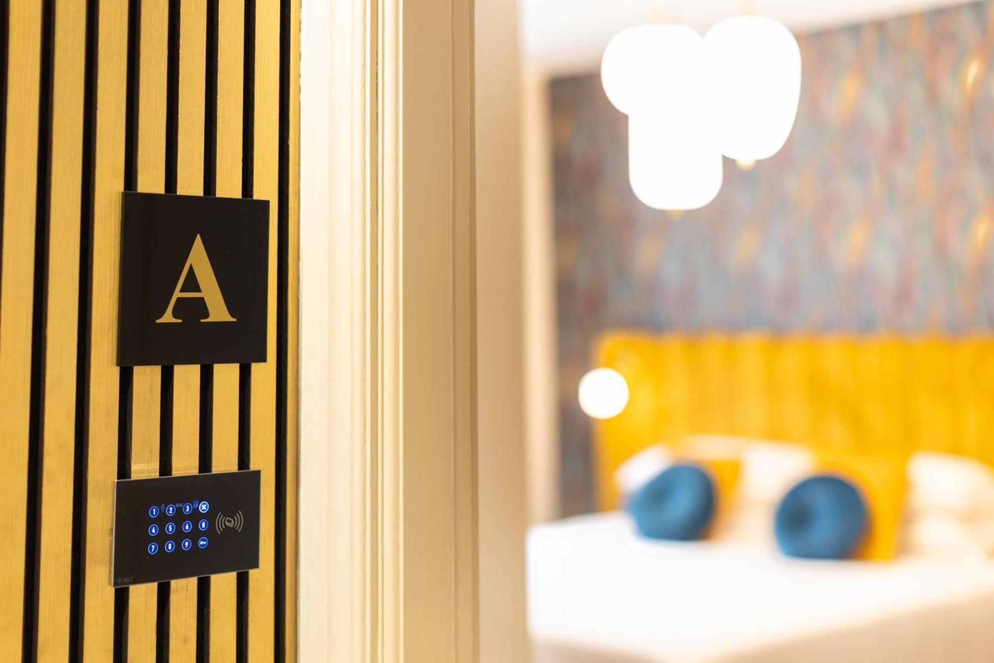 Mavi Luxury Suites Рим Екстериор снимка