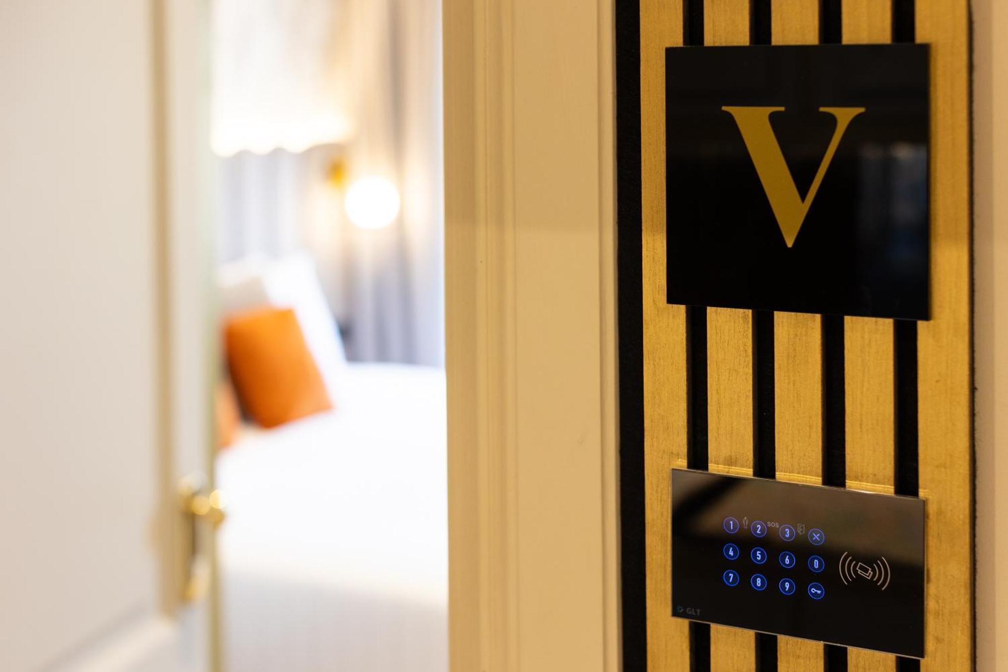 Mavi Luxury Suites Рим Екстериор снимка